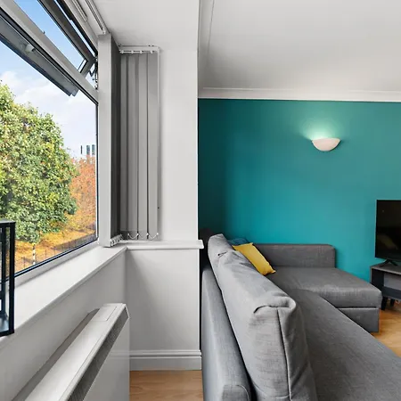 Apartment Stylish 2br Flat In The Heart Of - Parking
