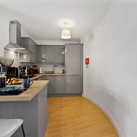 Stylish 2br Flat In The Heart Of - Parking Apartment Leeds (West Yorkshire)